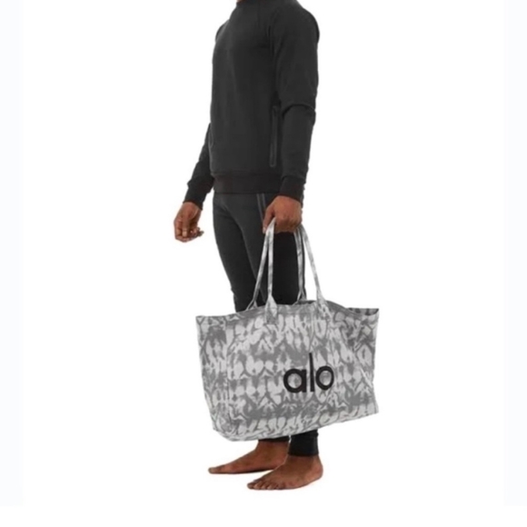 New ALO Yoga Monochrome Tie-Dye Tote - Picture 4 of 4